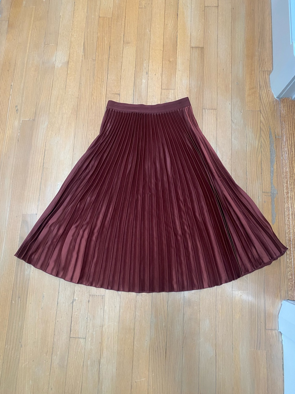 H&M Rust Burgundy Pleated Midi Skirt Size 8 Elastic Waist